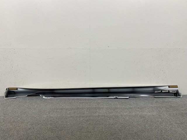 新品!ハリアー 60系/ZSU60W/ZSU65W/ASU60W/ASU65W/AVU65W 純正 右 サイドステップ/サイドスカート 76911-520AR ホワイトパール(146199)