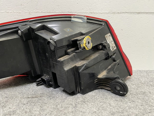 1シリーズ F40 純正 右 テールランプ/ライト/レンズ LED BMW(146207)