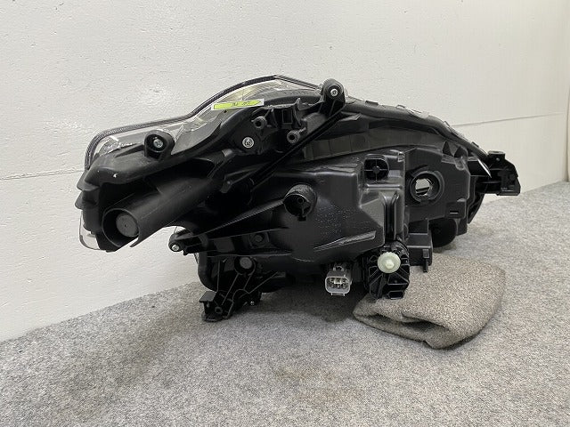 シエンタ 170系/NSP170G/NCP175G ハイブリッド/NHP170G 純正 前期 左 ヘッドライト/ランプ LED レベライザー 刻印2 ICHIKOH 52-289(146214)