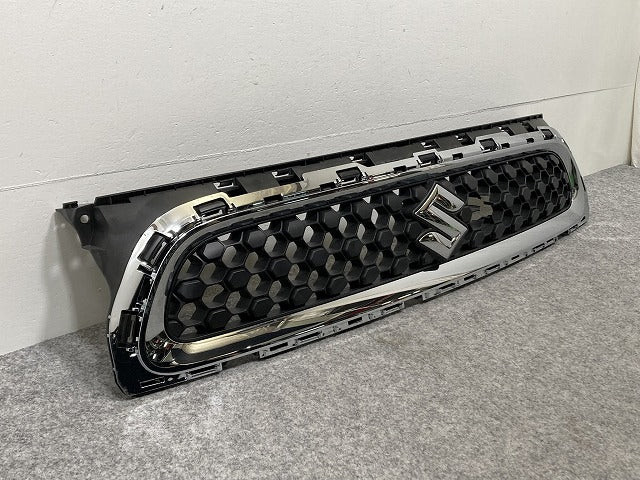 クロスビー/XBEE ハイブリッド MN71S 純正 フロント グリル/ラジエーターグリル カメラ穴付 71742-76R0 71740-76R10-C48 素地(146217)