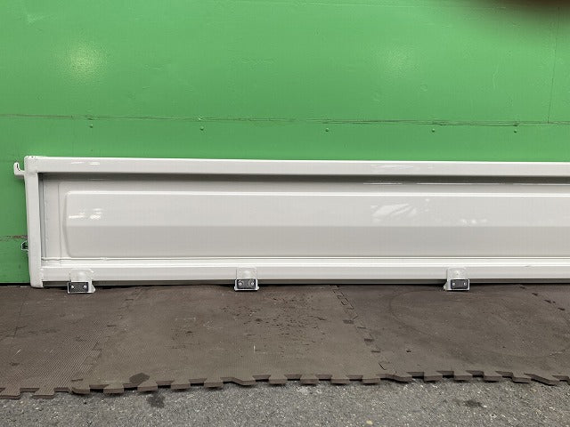 新車取り外し!ダイナ/トヨエース/デュトロ 平成23年7月~ 標準車 純正 右 アオリ/サイドパネル/ゲート ホワイト ソリッド トヨタ(146240)