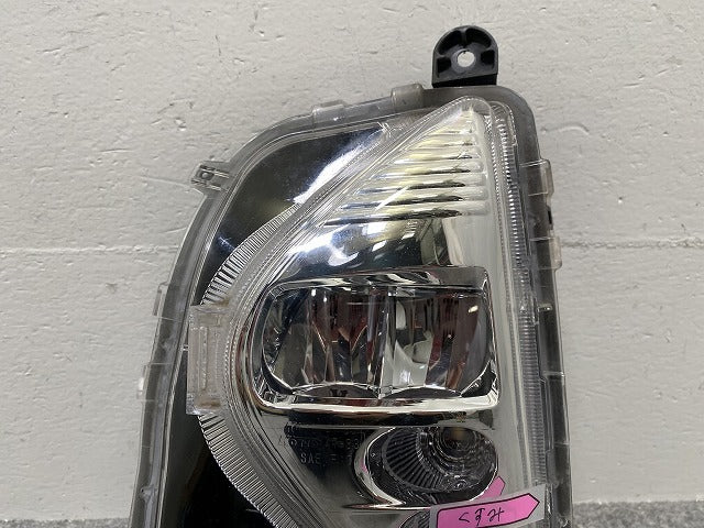 プリウス 50系/ZVW50/ZVW51/ZVW55 純正 前期 左 フォグランプ/フォグライト LED KOITO 47-83 トヨタ(146253)