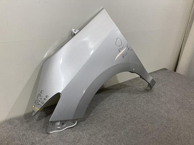 エスティマ アエラス 50系/ACR50W/ACR55W/GSR50W/GSR55W 純正 左 フロント フェンダー シルバー メタリック トヨタ(146260)