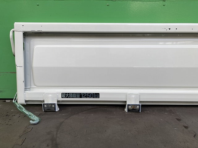 新車取り外し!ダイナ/トヨエース/デュトロ 平成23年7月~ 標準車 純正 リア アオリ/リアパネル/リアゲート ホワイト ソリッド(146291)