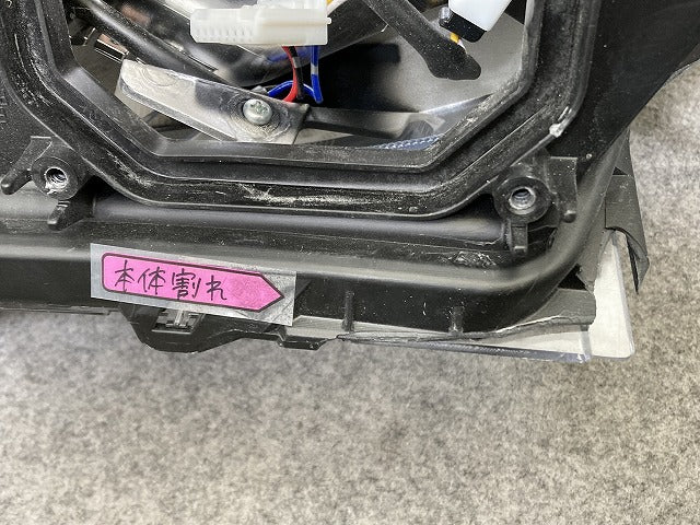 ジャンク!プリウス 30系/ZVW30 純正 右 ヘッドライト/ランプ レベライザーLED 刻印サ KOITO 47-49 トヨタ(146300)