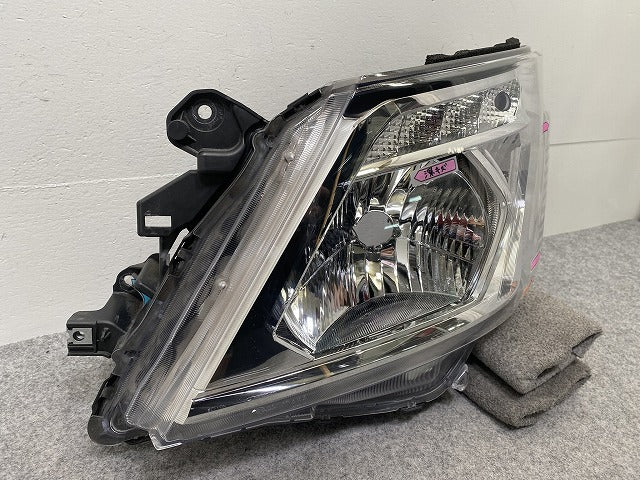 キャラバン NV350 E26 純正 後期 左 ヘッドライト/ランプ ハロゲン レベライザー 刻印A ICHIKOH 1946 26075-5YE5B 日産(146337)