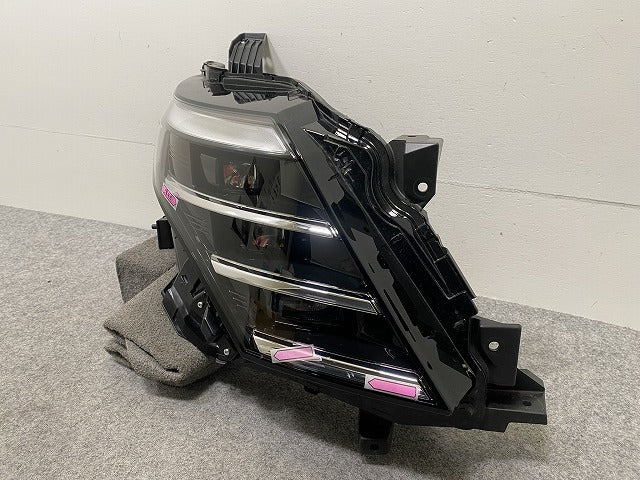 セレナ C28/NC28/FC28/FNC28 e-POWER/GC28/GFC28 純正 右 ヘッドライト/ランプ LED レベライザー 刻印E KOITO 100-2379Y 日産(146339)
