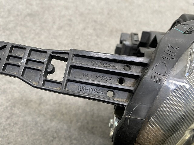 マーチ K13 純正 右 ヘッドライト/ランプ ハロゲン レベライザー KOITO 100-17944 26015-3HM1A 日産(146346)