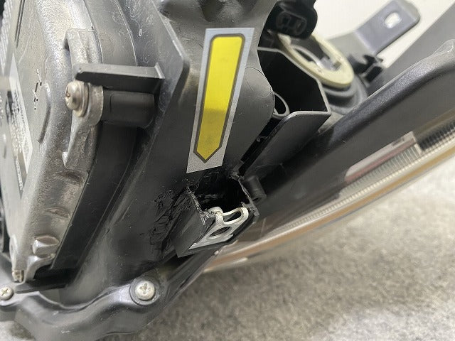 サイ/SAI AZK10 純正 右 ヘッドライト/ランプ LED レベライザー 刻印73 KOITO 75-6 トヨタ(146349)
