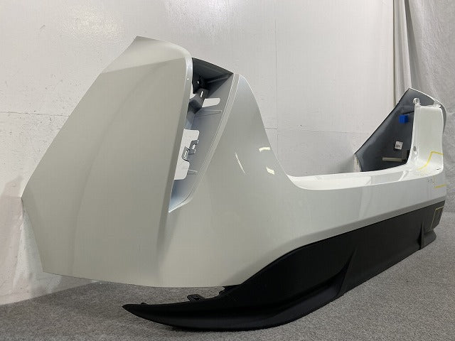 プリウス 50系/ZVW50/ZVW51/ZVW55 純正 前期 リア バンパー スポイラー付 52159-47913 ホワイトパールクリスタルシャイン 070(146363)