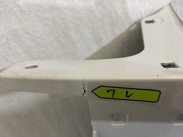 ヤリス KSP210/MXPA10/MXPA15 ハイブリッド/MXPH10/MXPH15 MXPH14/MXPH17 純正 右 サイドステップ/サイドスカート 75850-K0050(146379)