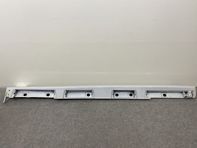 ヤリス KSP210/MXPA10/MXPA15 ハイブリッド/MXPH10/MXPH15 MXPH14/MXPH17 純正 右 サイドステップ/サイドスカート 75850-K0050(146379)