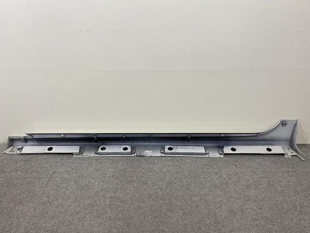 ヤリス KSP210/MXPA10/MXPA15 ハイブリッド/MXPH10/MXPH15 MXPH14/MXPH17 純正 右 サイドステップ/サイドスカート 75850-K0050(146379)