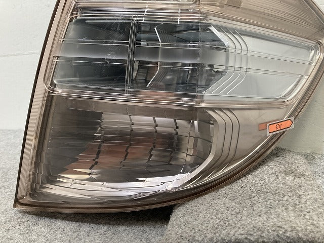 フィット RS GE8/GE9 純正 右 テールランプ/ライト/レンズ LED スタンレー STANLEY P9882 ホンダ(146392)