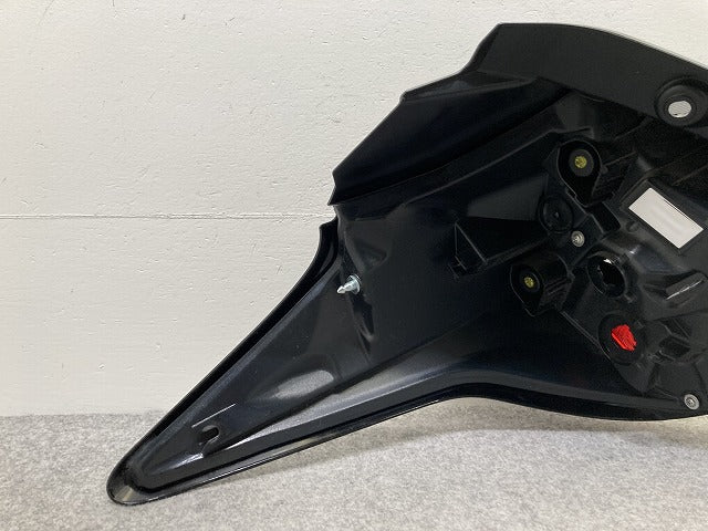 ヤリス X/G/KSP210/MXPA10/MXPA15 純正 右 テールランプ/ライト/レンズ LED KOITO K0-9 81551-K0010 トヨタ(146393)