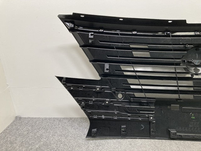 セレナ/ハイウェイスター C28/FC28/FNC28 e-POWER/GFC28 純正 フロント グリル/ラジエーターグリル カメラ穴付 62310 7DF0A(146409)
