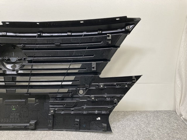 セレナ/ハイウェイスター C28/FC28/FNC28 e-POWER/GFC28 純正 フロント グリル/ラジエーターグリル カメラ穴付 62310 7DF0A(146409)