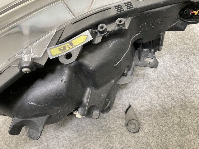プリウス 50系/ZVW50/ZVW51/ZVW55 純正 前期 左 ヘッドライト/ランプ レベライザーLED 刻印C3 KOITO 47-75 トヨタ(146411)