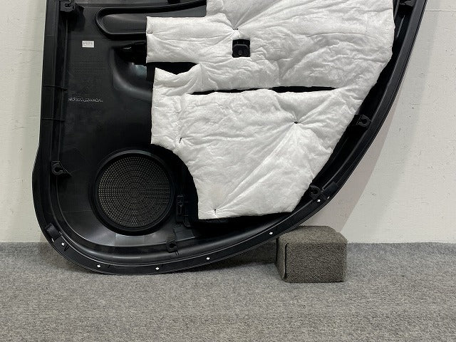 ノート/NOTE オーテック/AUTECH E12/NE12 e-POWER/HE12/SNE12 純正 左 リア ドア トリム/内張り 82923 3VA0A 素地 日産(146445)