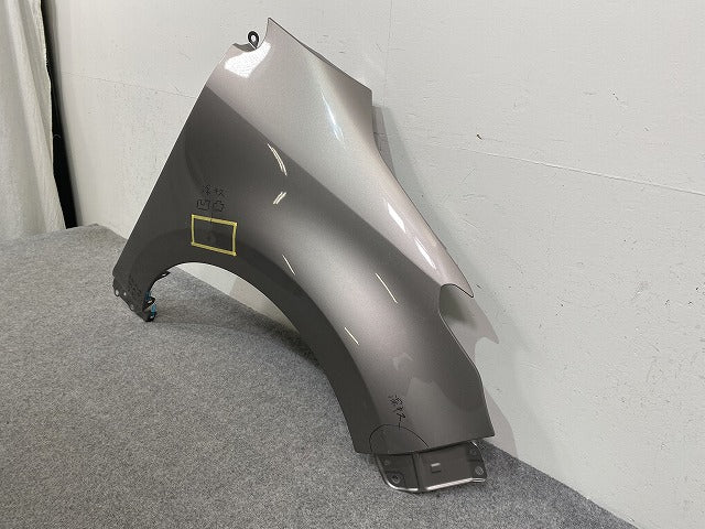 ヤリス KSP210/MXPA10/MXPA15/MXPH10/MXPH15 MXPH14/MXPH17 純正 右 フロント フェンダー アバンギャルドブロンズメタリック 4V8(146447)