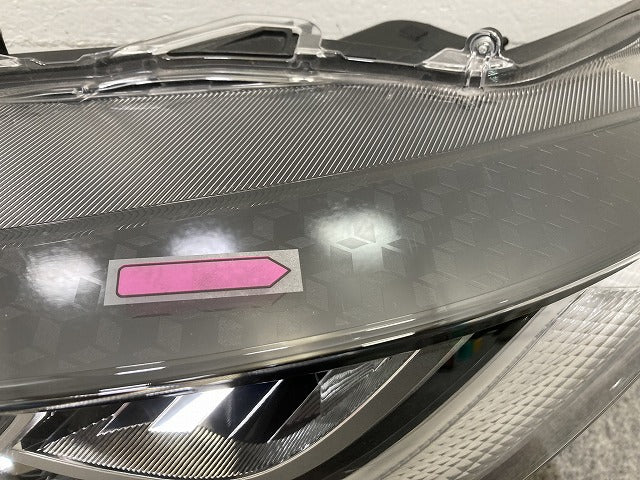 ヤリス KSP210/MXPA10/MXPA15/MXPH10/MXPH15 MXPH14/MXPH17 純正 左 ヘッドライト LED レベライザー 刻印K2 K0-3 トヨタ(146471)