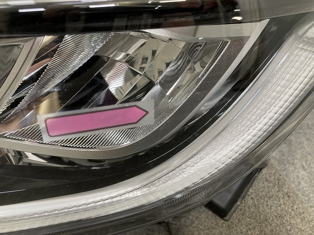 ヤリス KSP210/MXPA10/MXPA15/MXPH10/MXPH15 MXPH14/MXPH17 純正 左 ヘッドライト LED レベライザー 刻印K2 K0-3 トヨタ(146471)