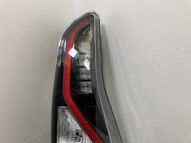 セレナ/ハイウェイスター C27/GFC27/GFNC27 e-POWER/HFC27 純正 後期 右 テールランプ/ライト/レンズ LED KOITO 220-23786 日産(146480)