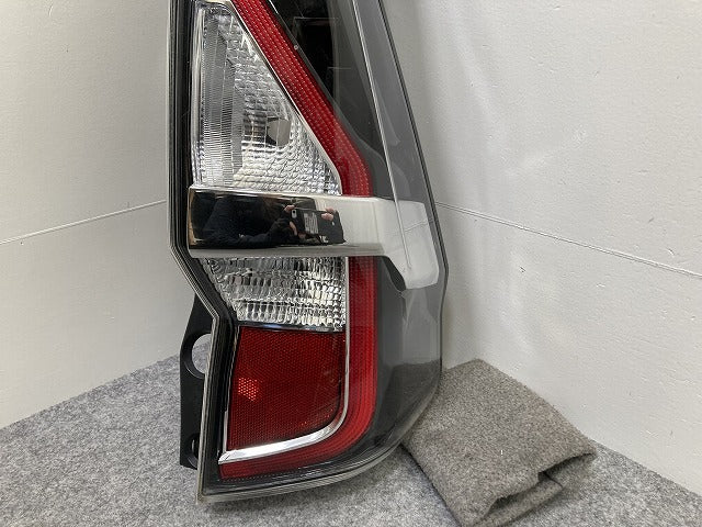 セレナ/ハイウェイスター C27/GFC27/GFNC27 e-POWER/HFC27 純正 後期 右 テールランプ/ライト/レンズ LED KOITO 220-23786 日産(146480)