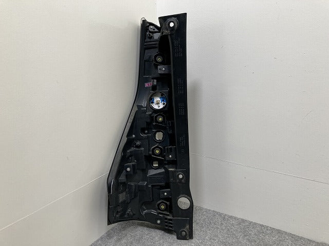 セレナ/ハイウェイスター C27/GFC27/GFNC27 e-POWER/HFC27 純正 後期 右 テールランプ/ライト/レンズ LED KOITO 220-23786 日産(146480)