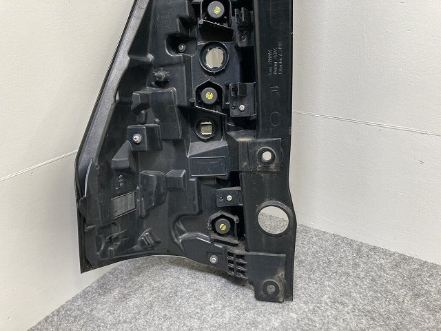セレナ/ハイウェイスター C27/GFC27/GFNC27 e-POWER/HFC27 純正 後期 右 テールランプ/ライト/レンズ LED KOITO 220-23786 日産(146480)