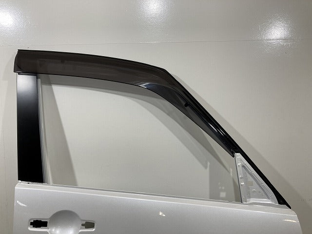 セレナ C28/NC28/FC28/FNC28 e-POWER/GC28/GFC28 純正 右 フロント ドア バイザー付 プリズムホワイト QBE 日産(146483)