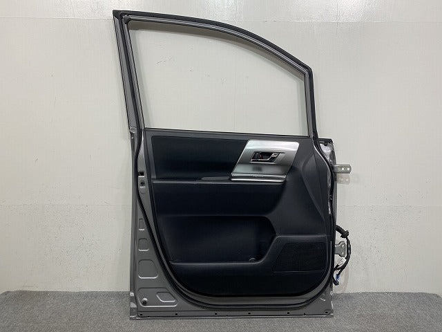 ヴォクシー VOXY 70系/ZRR70G/ZRR75G/ZRR70W/ZRR75W 純正 左 フロント ドア 内張り付 グレーメタリック 1G3 トヨタ(146487)