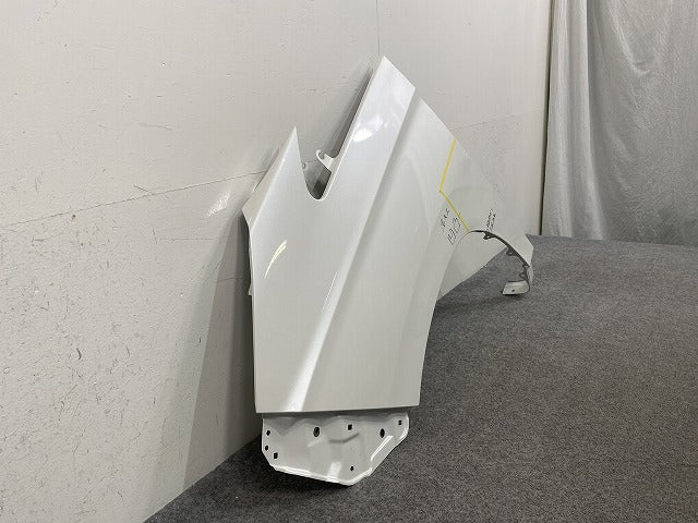 ヴォクシー/ノア 90系/ZWR90W/ZWR95W/MZRA90W/MZRA95W 純正 左 フロント フェンダー ホワイトパールクリスタルシャイン 070 トヨタ(146504)