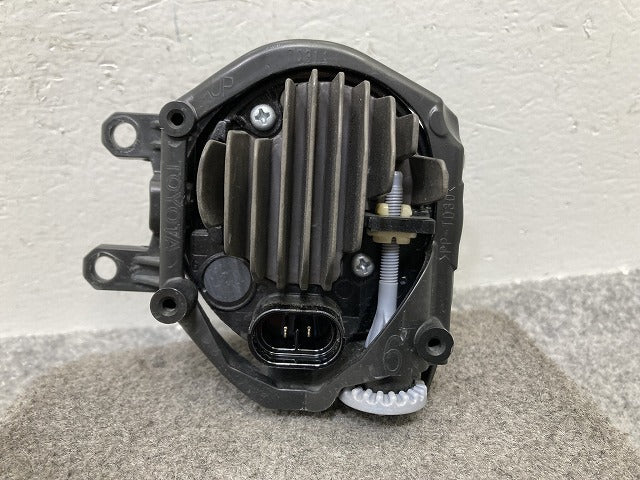ヴェルファイア 30系/AGH30W/AGH35W/GGH30W/GGH35W 純正 左 フォグランプ/フォグライト LED KOITO 48-150 トヨタ(146516)