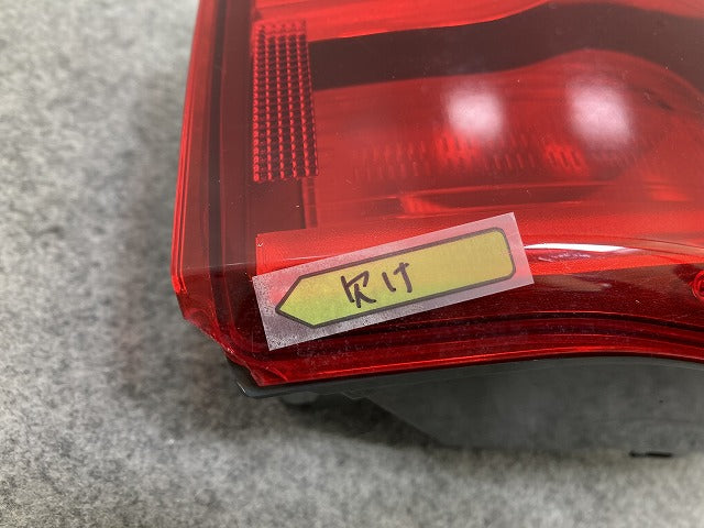 X1 F48 純正 右 テールランプ/ライト/レンズ ハロゲン OLSA 7488546-02 BMW(146536)