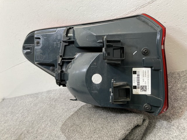 X1 F48 純正 右 テールランプ/ライト/レンズ ハロゲン OLSA 7488546-02 BMW(146536)