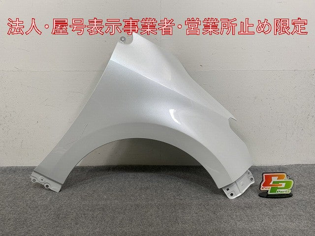 ヤリス KSP210/MXPA10/MXPA15/MXPH10/MXPH15 MXPH14/MXPH17 純正 右 フロント フェンダー プラチナホワイトパールマイカ(146539)