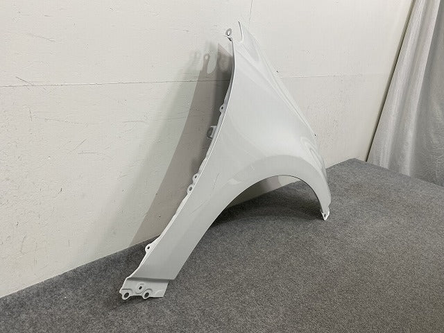 ヤリス KSP210/MXPA10/MXPA15/MXPH10/MXPH15 MXPH14/MXPH17 純正 右 フロント フェンダー プラチナホワイトパールマイカ(146539)