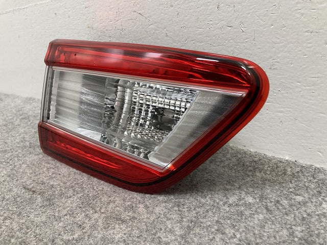 インプレッサ GT/GT2/GT3/GT6/GT7 純正 左 テールランプ/ライト/レンズ ハロゲン MOBIS FBM924-35 84912FL071 スバル(146575)