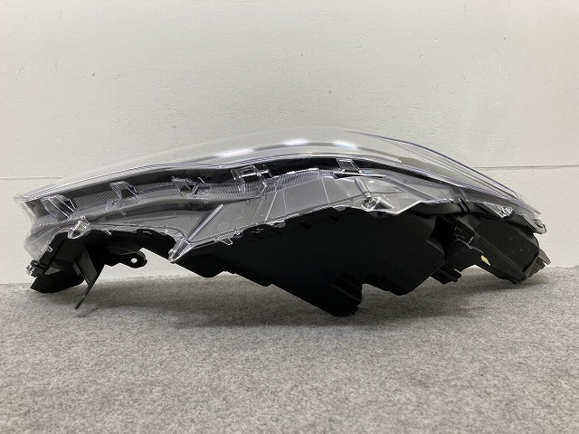 カローラ クロス ZVG13/ZVG16 純正 後期 左 ヘッドライト/ランプ LED レベライザー 刻印G2 KOITO 16-193/16-194 81150-16A50(146576)