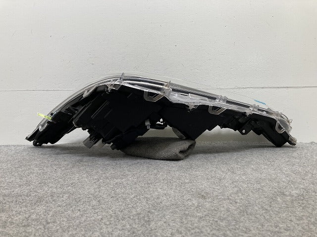 カローラ スポーツ 210系/NRE210H/NRE214H/ZWE211H/ZWE213H/ZWE219H/MZEA12H 純正 右 ヘッドライト/ランプ LED 刻印B 12-614(146577)