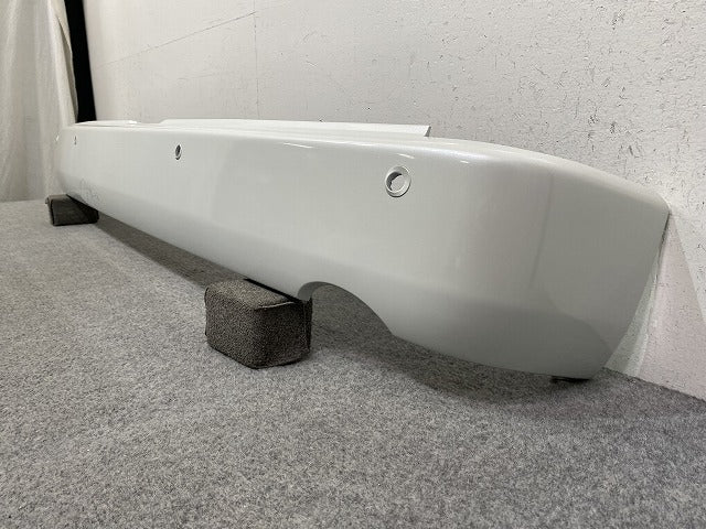 ハイエース 200系/ワイド 純正 リア バンパー ソナー付 52159-26340 ホワイトパールクリスタルシャイン 070 トヨタ(146621)
