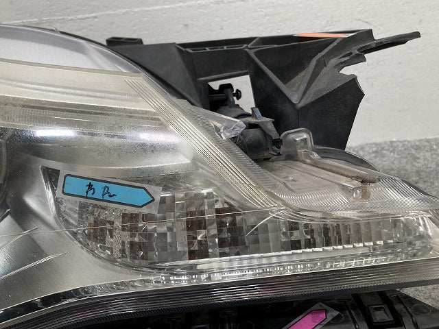 クワトロポルテ MQP 純正 右 ヘッドライト/ランプ AFS付 バラストキセノン HID VALEO 670001625 マセラティ(146622)