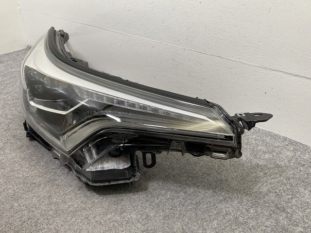 C-HR/CHR G/ZYX10/NGX10/NGX50 純正 中期 右 ヘッドライト/ランプ LED 刻印7 KOITO 10-111 トヨタ(146625)