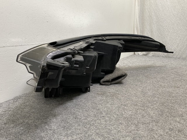 C-HR/CHR G/ZYX10/NGX10/NGX50 純正 中期 右 ヘッドライト/ランプ LED 刻印7 KOITO 10-111 トヨタ(146625)