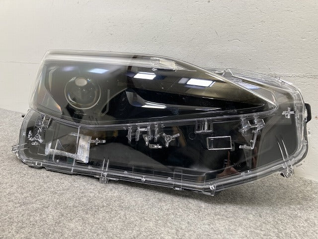 ヤリスクロス MXPB10/MXPB15 ハイブリッド/MXPJ10/MXPJ15 純正 右 ヘッドライト/ランプ レベライザーLED 刻印A4 KOITO 52-324(146627)