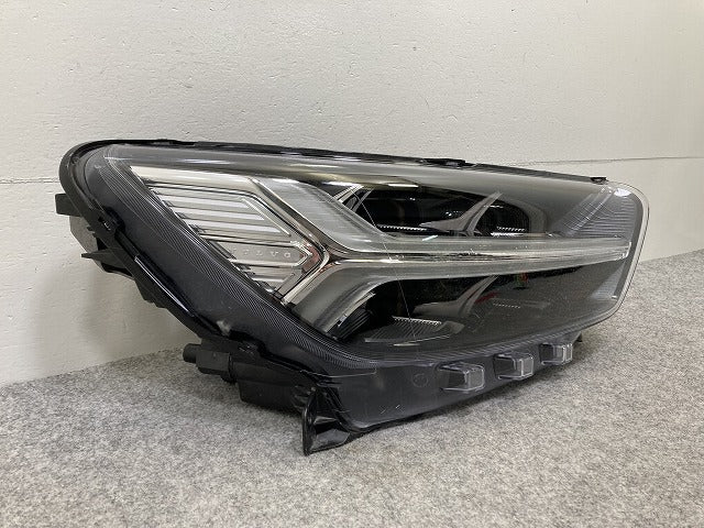 XC40 純正 右 ヘッドライト/ランプ LED 刻印D VALEO 32293921 31655987 ボルボ(146629)