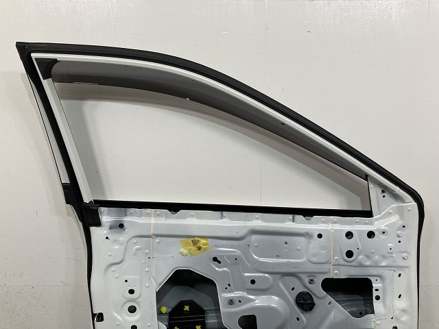 エクストレイル/X-TRAIL T33/SNT33 純正 左 フロント ドア バイザー付 プリズムホワイト QBE 日産(146637)