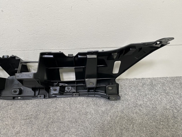 新品!ヤリスクロス MXPB10/MXPB15/MXPJ10/MXPJ15 純正 フロント グリル/ラジエーターグリル ブラケット 53115-52040 素地 トヨタ(146648)