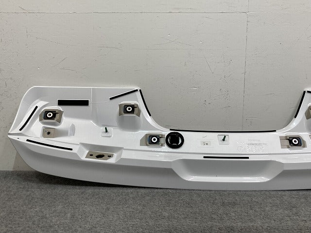 新車取り外し!ランドクルーザー/ランクル FJA300W/VJA300W 純正 リア ルーフスポイラー/ウイング 76085-60130/1(146659)